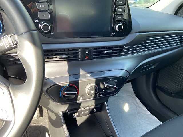 Hyundai i20 1.2 MPI MT Connectline