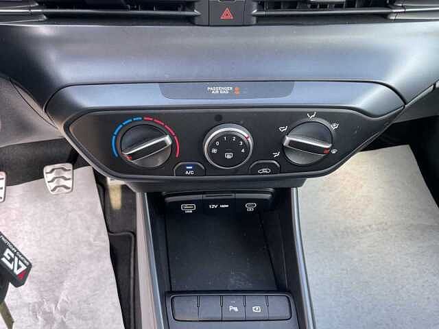 Hyundai BAYON 1.2 MPI MT XLine- solo km. 2.100