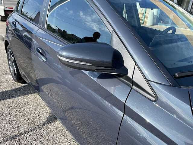 Hyundai i20 1.2 MPI MT Connectline