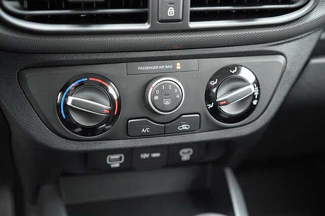 Hyundai i10 I10 PE MY25 5P 1.0 MT CONNECTLINE