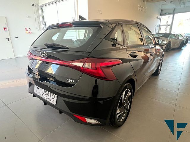 Hyundai i20 1.2 MPI MT Connectline