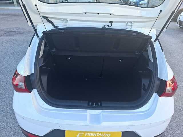 Hyundai i20 1.2 MPI MT Connectline