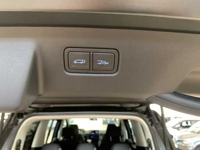 Hyundai STARIA 1.6 HEV AT 2WD 7 posti Luxury