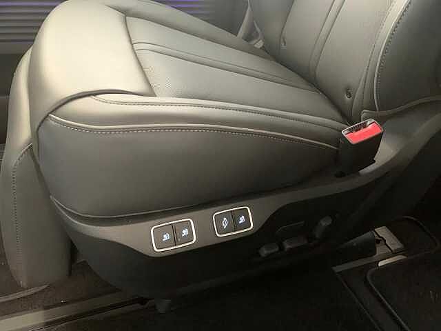 Hyundai STARIA 1.6 HEV AT 2WD 7 posti Luxury