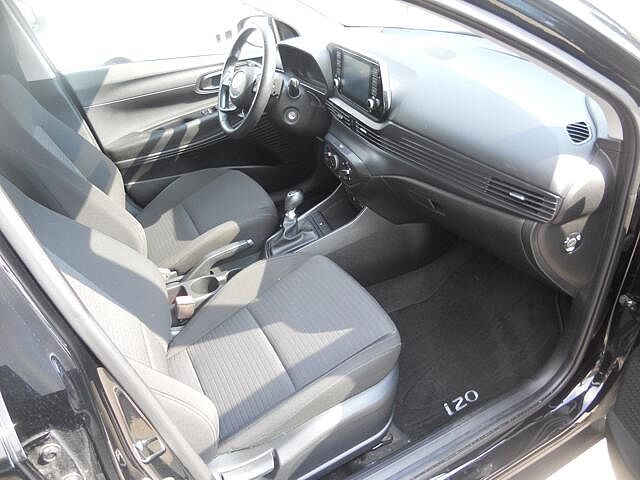 Hyundai i20 1.2 MPI MT Connectline