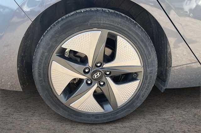 Hyundai IONIQ 1.6 Hybrid DCT Tech