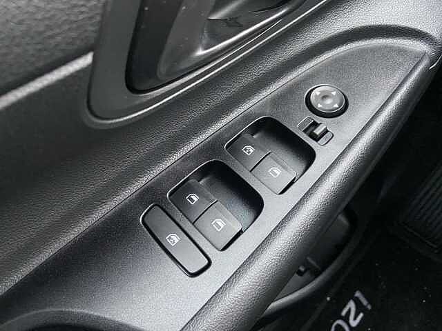 Hyundai i20 1.2 MPI MT Connectline