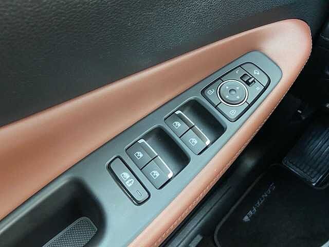 Hyundai SANTA FE 1.6 T-GDI PHEV 4WD A/T 7posti Xclass