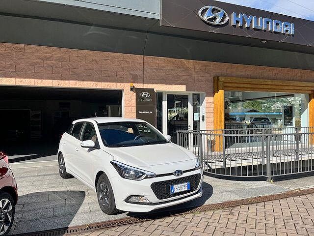 Hyundai i20 1.2 84 CV 5 porte Blackline + GANCIO TRAINO