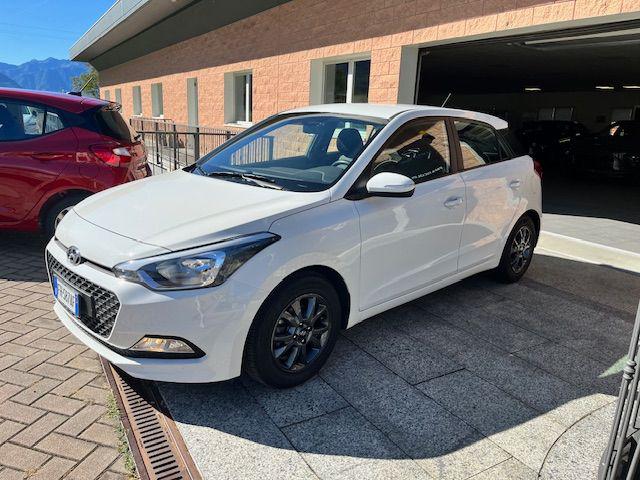 Hyundai i20 1.2 84 CV 5 porte Blackline + GANCIO TRAINO