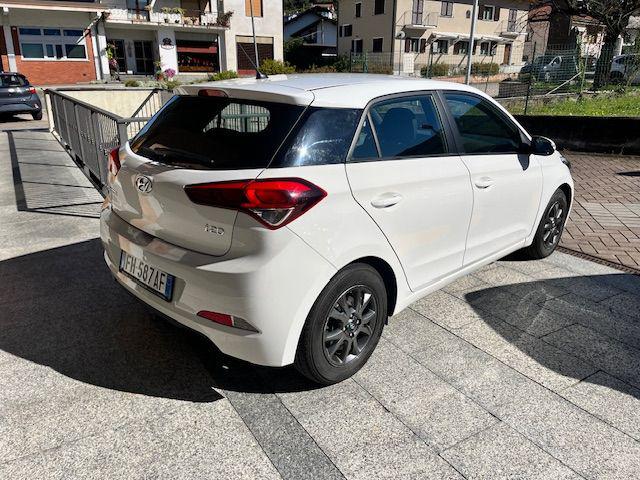 Hyundai i20 1.2 84 CV 5 porte Blackline + GANCIO TRAINO