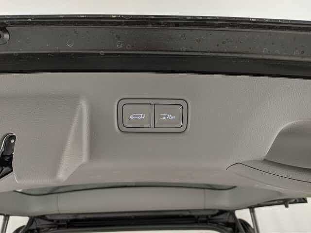 Hyundai STARIA Staria 2.2 Luxury awd auto